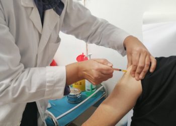 Aou di Sassari: «Vaccinazioni, seguite le indicazioni della Regione»