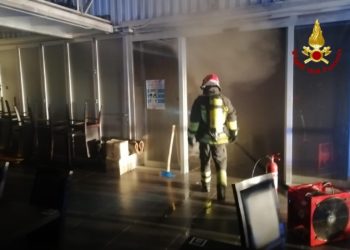 Incendio all’interno di un centro commerciale in località “Moriscau”, presso l’ex statale 131, sul posto i vigili del fuoco e i carabinieri di Quartu