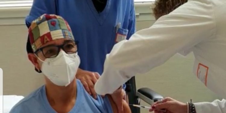 All’ospedale di Oristano è iniziata la somministrazione delle prime 180 dosi del vaccino Pfizer-BioNTech