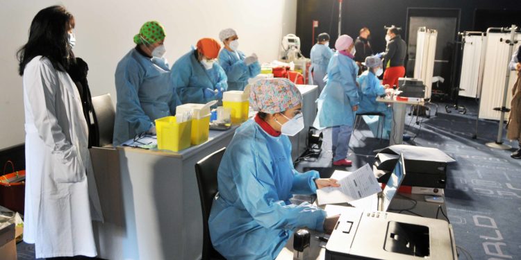 È iniziato stamane, al CineWorld di Iglesias, il programma di somministrazione del vaccino anti Covid-19 Pfizer-BioNtech a 1.080 operatori sanitari