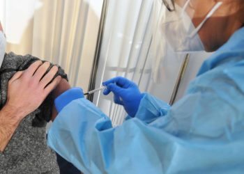 È iniziato stamane, al CineWorld di Iglesias, il programma di somministrazione del vaccino anti Covid-19 Pfizer-BioNtech a 1.080 operatori sanitari