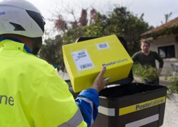 Poste italiane: boom e-commerce, a dicembre sono stati consegnati 27 milioni di pacchi