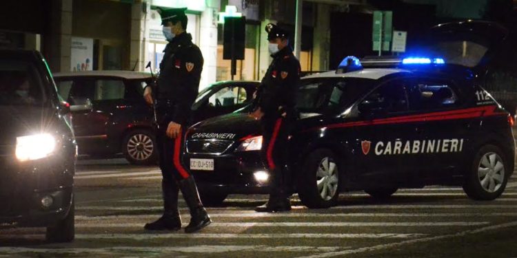 I carabinieri hanno denunciato a piede libero un 49enne di Quartu per porto abusivo di oggetti atti ad offendere e guida senza patente