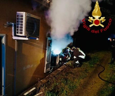 Loiri Porto San Paolo: a fuoco un’abitazione, intervengono i vigili del fuoco