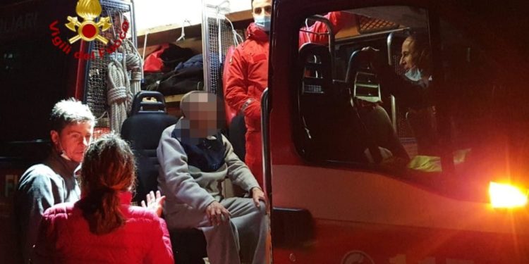 I vigili del fuoco del Comando provinciale di Cagliari hanno ritrovato in serata un anziano che si era perso nel territorio costiero di Solanas intorno alle 13.00