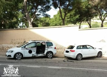 Cagliari: scontro tra un auto e un taxi, tre persone in ospedale