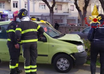Alghero: incidente stradale davanti al parco Tarragona, ferita una persona