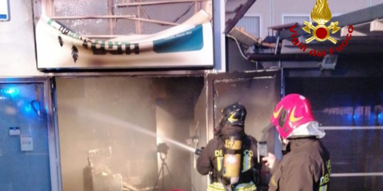 Sestu: a fuoco un bar, sul posto i vigili del fuoco