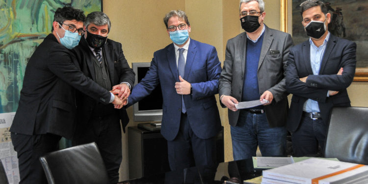 È stato firmato stamane il verbale di consegna che sancisce il passaggio della caserma Loy di Nuoro alla Regione Sardegna