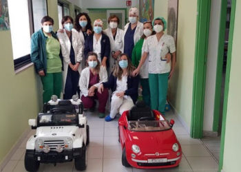 MAB Teatro – un dono per il reparto di pediatria di Alghero con il ricavato della manifestazione “Boghes and Bisus – Voci e Sogni”.