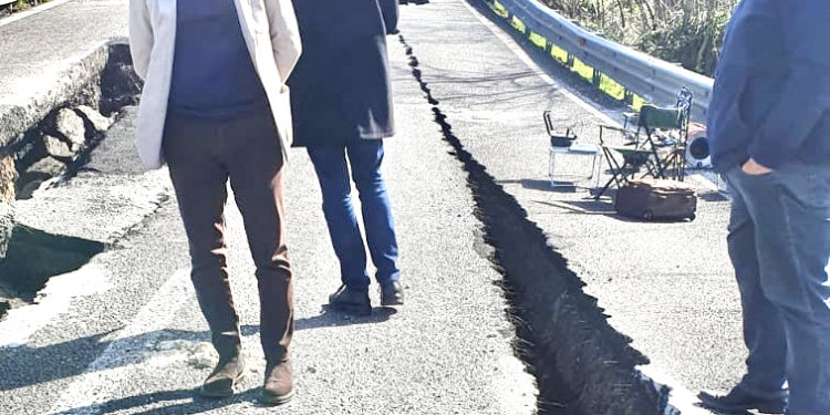 Cagliari: incidente stradale tra una macchina e una moto, una persona in codice rosso