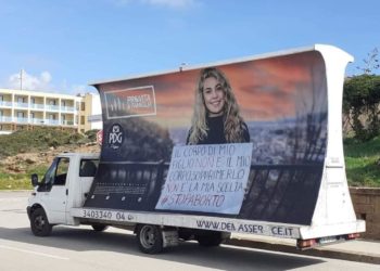 Manifesti anti-aborto. Paola Deiana (M5S): «Inaccettabili, hanno il solo scopo di colpevolizzare le donne»