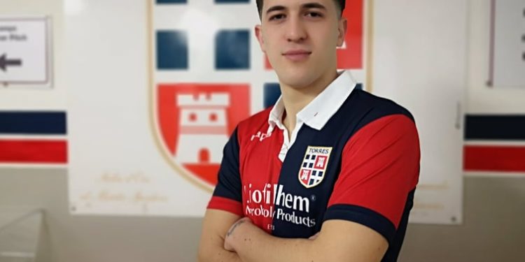 A poche ore dalla chiusura del mercato, la Torres ha annunciato l’arrivo del centrocampista Mateo Likaxhiu