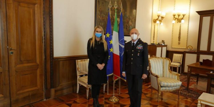 Stefania Pucciarelli (sottosegretario Difesa): «Le Forze Armate risorsa fondamentale nella gestione dell’emergenza sanitaria»