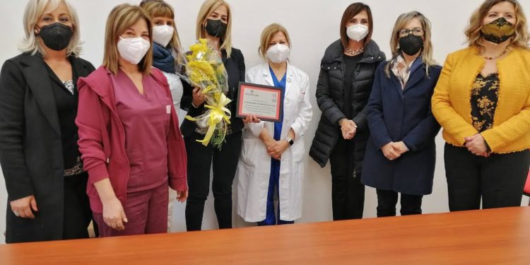 Una targa per le donne in prima linea contro il Covid