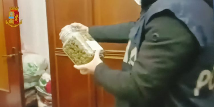 Selargius: la Polizia di Stato di Cagliari ha sequestratp 7,5 kg di droga e migliaia di euro in contanti