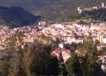 Bosa dice no agli assembramenti: arrivano i nuovi divieti