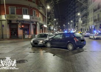 Cagliari: incidente stradale in via San Benedetto, una persona in ospedale