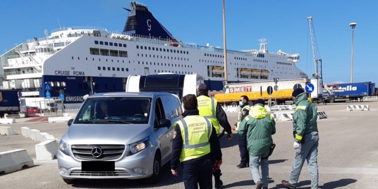 Sono ripresi i controlli realizzati dal Corpo forestale della Regione per vigilare sul rispetto delle regole anti Covid