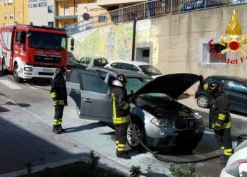 Lanusei: a fuoco un’autovettura, intervengono i vigili del fuoco