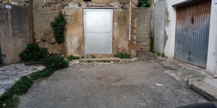 Porto Torres: sostituito il portone del rifugio antiaereo di via Cavour