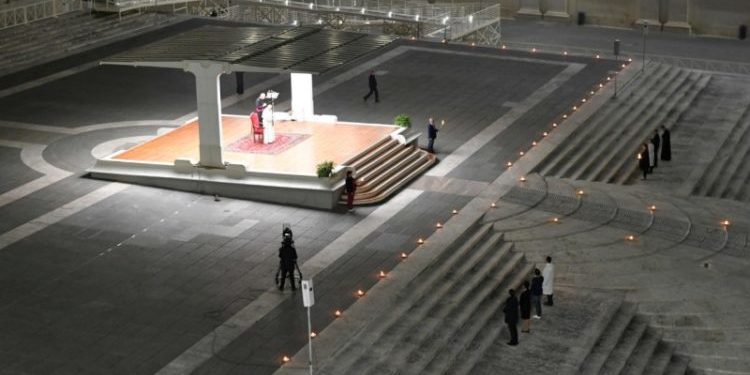 Papa Francesco: «Siamo tutti nella stessa barca»