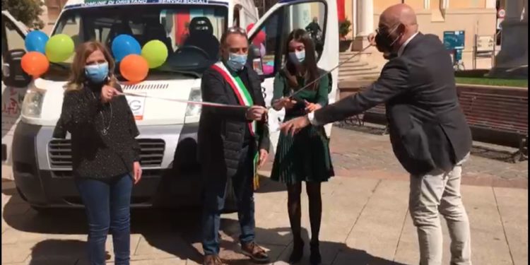 Oristano: consegnato il taxi solidale per i diversamente abili in carrozzina