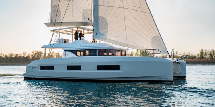 A Cala dei Sardi l’anteprima mondiale del nuovo catamarano Lagoon