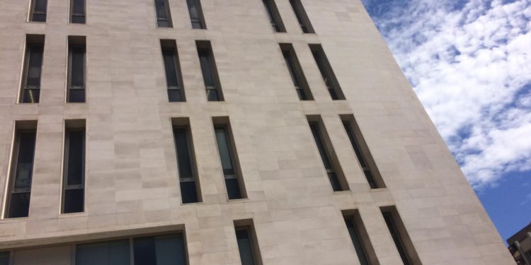 Cagliari, chiuso per Covid lo stabile comunale di viale Trieste angolo via Sauro