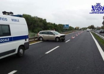Incidente stradale sulla 195 rac, una donna trasportata in ospedale in codice giallo