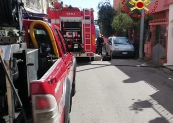 Tortolì: a fuoco un’abitazione, intervengono i vigili del fuoco
