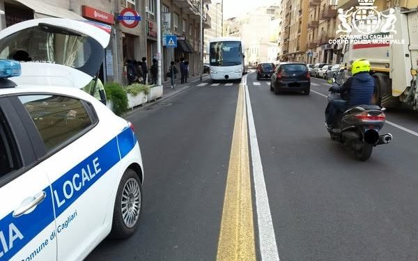Cagliari: incidente stradale in via Bacaredda, ferita una persona