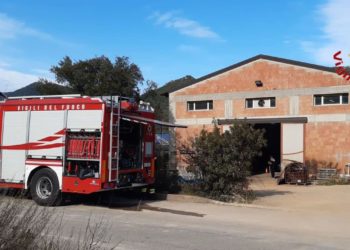 Esplosione nella zona industriale di Tertenia: ferito un 31enne
