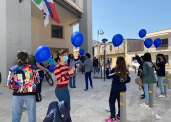 Tortolì celebra la Giornata mondiale per la consapevolezza sull’Autismo grazie al giovane Michael