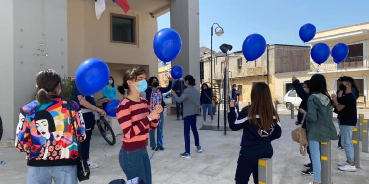 Tortolì celebra la Giornata mondiale per la consapevolezza sull’Autismo grazie al giovane Michael
