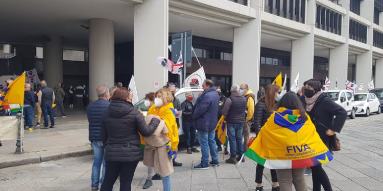 Sale alto il grido di dolore dei fieristi e degli ambulanti, messi in ginocchio dalle chiusure obbligate