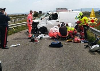 Incidente stradale sulla SP2 nei pressi di Assemini, il conducente di un furgone che si è ribaltato ed è finito contro il guardrail ferito con vari traumi