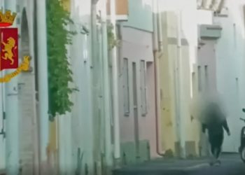 A Quartu Sant’Elena, i Falchi della Squadra Mobile hanno arrestato due gemelli di 23 anni, per detenzione ai fini di spaccio di sostanze stupefacenti