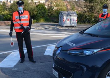 I carabinieri di Cagliari hanno sanzionato tre giovani fermati a bordo di un’auto fuori dal comune di residenza senza validi motivi