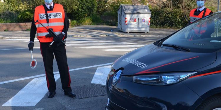 I carabinieri di Cagliari hanno sanzionato tre giovani fermati a bordo di un’auto fuori dal comune di residenza senza validi motivi
