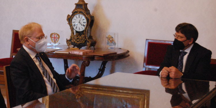 Incontro tra il nuovo rettore dell’Università di Cagliari, Francesco Mola, ed il prefetto del capoluogo sardo, Gianfranco Tomao
