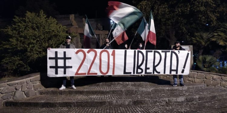 CasaPound ha partecipato alla manifestazione di protesta all’insegna dello slogan #2201LIBERTÀ, contro il coprifuoco alle 22.00