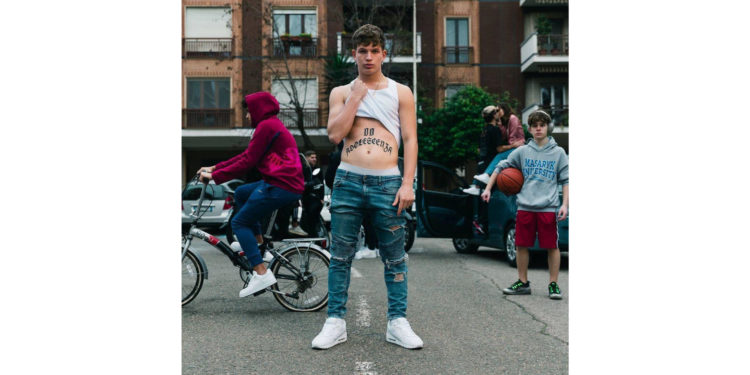 È da ora disponibile su tutte le piattaforme digitali 00 Adolescenza Mixtape, l’album di debutto di SGRIBAZ, interamente prodotto da Enomoney