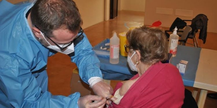 Stintino: vaccinazioni anti Covid-19 ai nati dal 1942 al 1951