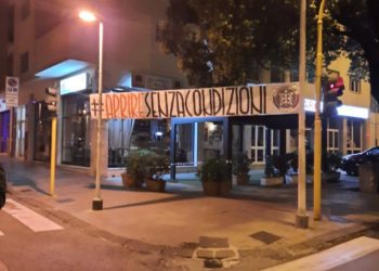 CasaPound: «Aprire senza condizioni»