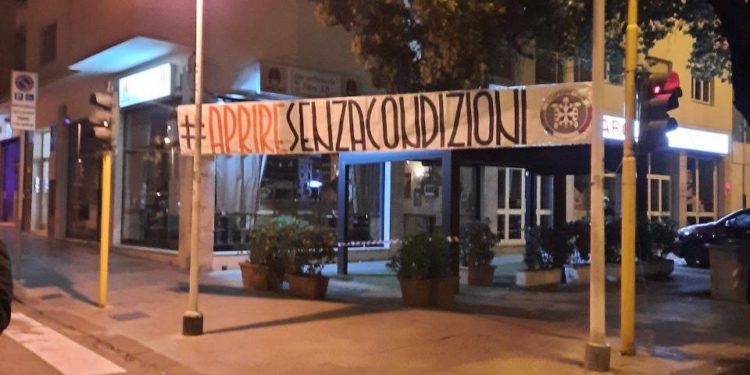 CasaPound: «Aprire senza condizioni»