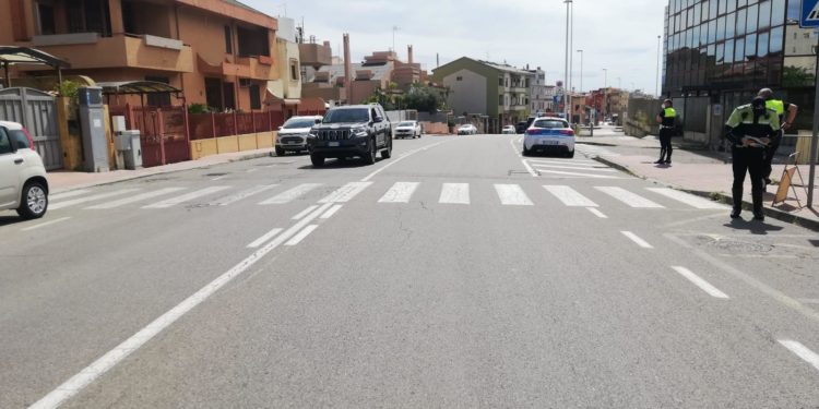 Cagliari: incidente stradale in via Stamira, investita una persona