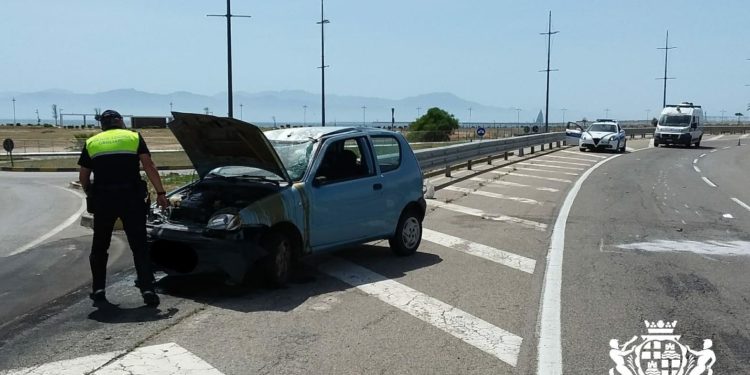 Cagliari: auto contro spartitraffico, ferita una ventenne