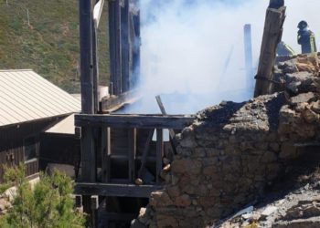 Argentiera: a fuoco una struttura adiacente al museo, sul posto i vigili del fuoco