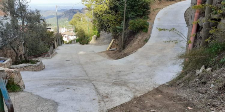Si sono conclusi nei giorni scorsi i lavori di rifacimento del manto stradale in via Monsignor Miglior, a Lanusei
